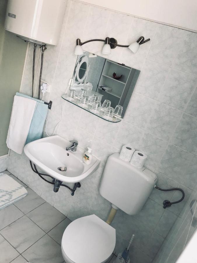 B. Ela Rooms Porec Exterior photo